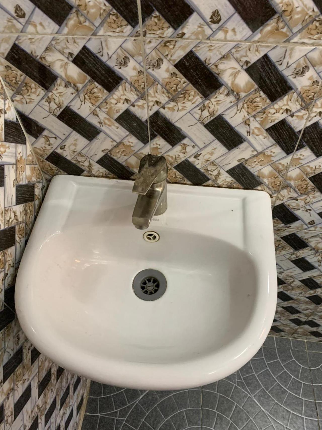 Lagos 1-Bed Apt Sleeps 2 with AirCon & Parking