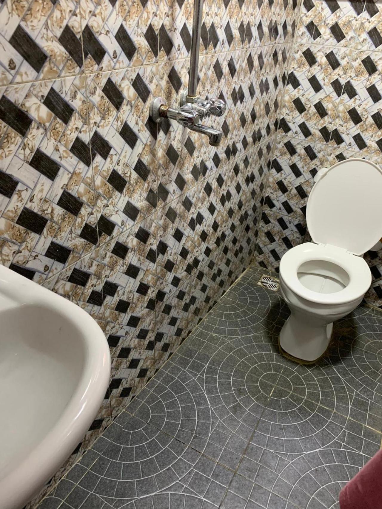 Lagos 1-Bed Apt Sleeps 2 with AirCon & Parking