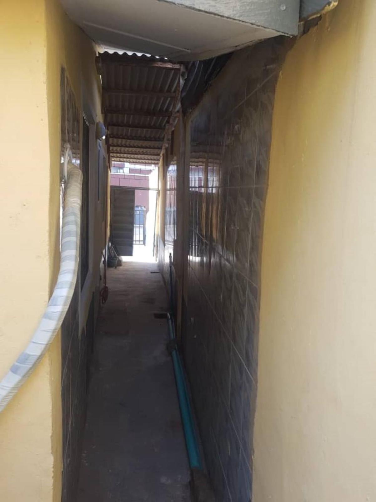 Lagos 1-Bed Apt Sleeps 2 with AirCon & Parking