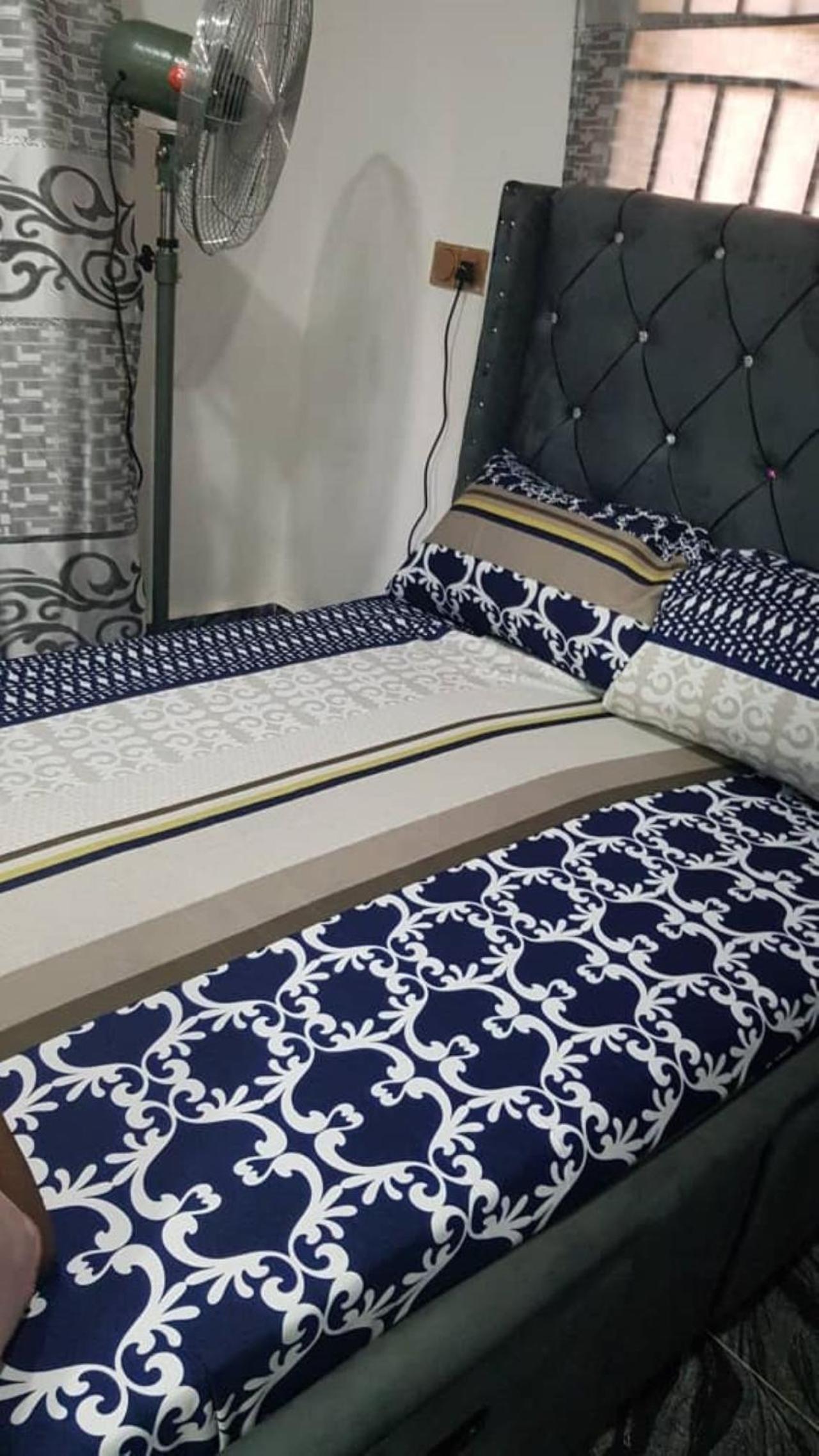 Lagos 1-Bed Apt Sleeps 2 with AirCon & Parking