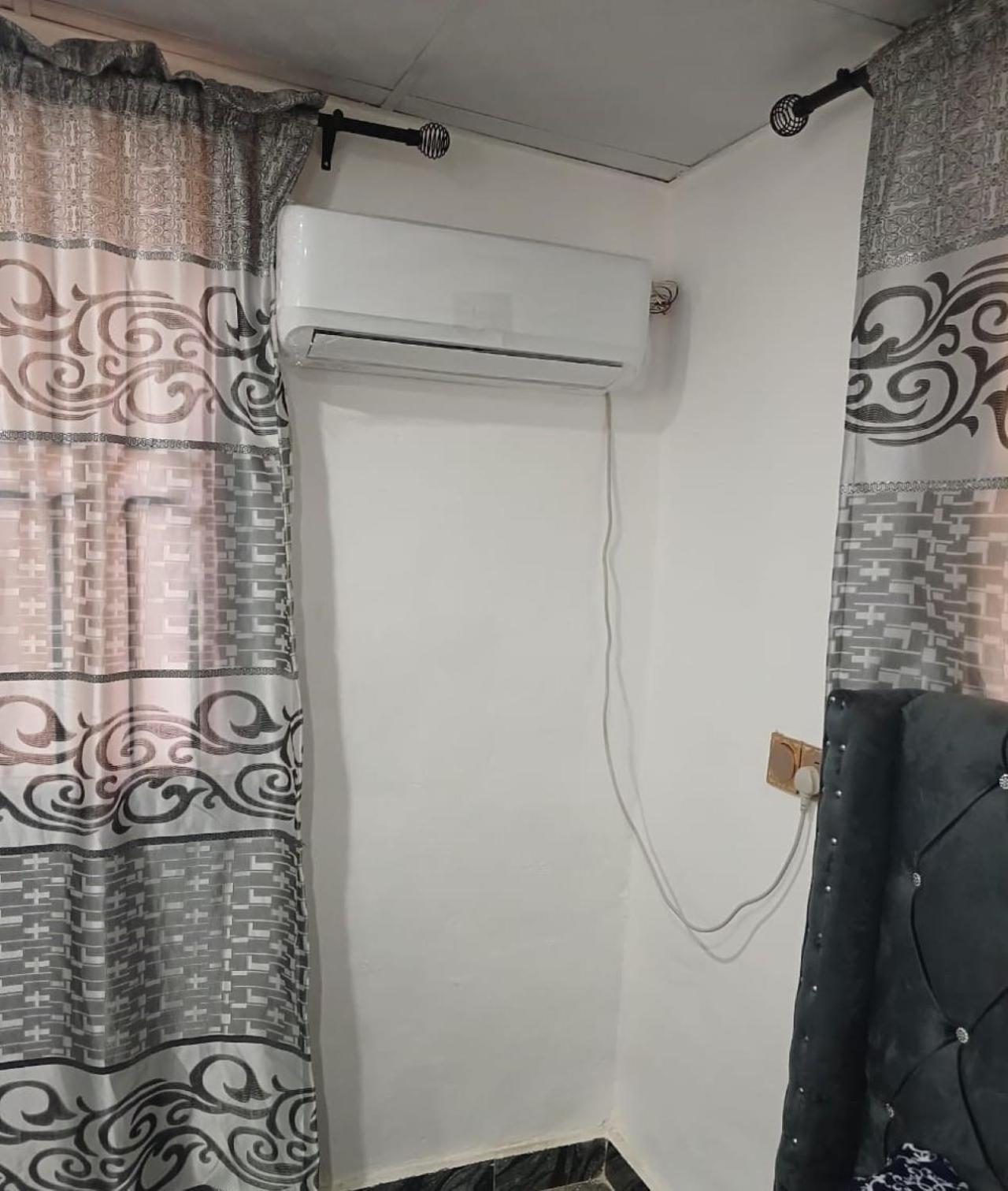 Lagos 1-Bed Apt Sleeps 2 with AirCon & Parking