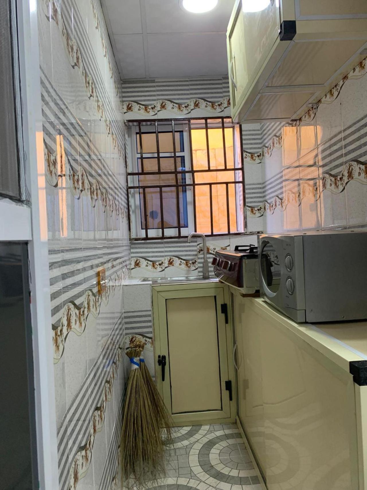 Lagos 1-Bed Apt Sleeps 2 with AirCon & Parking