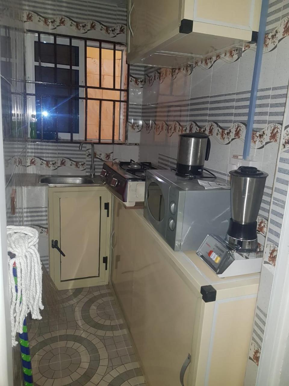 Lagos 1-Bed Apt Sleeps 2 with AirCon & Parking
