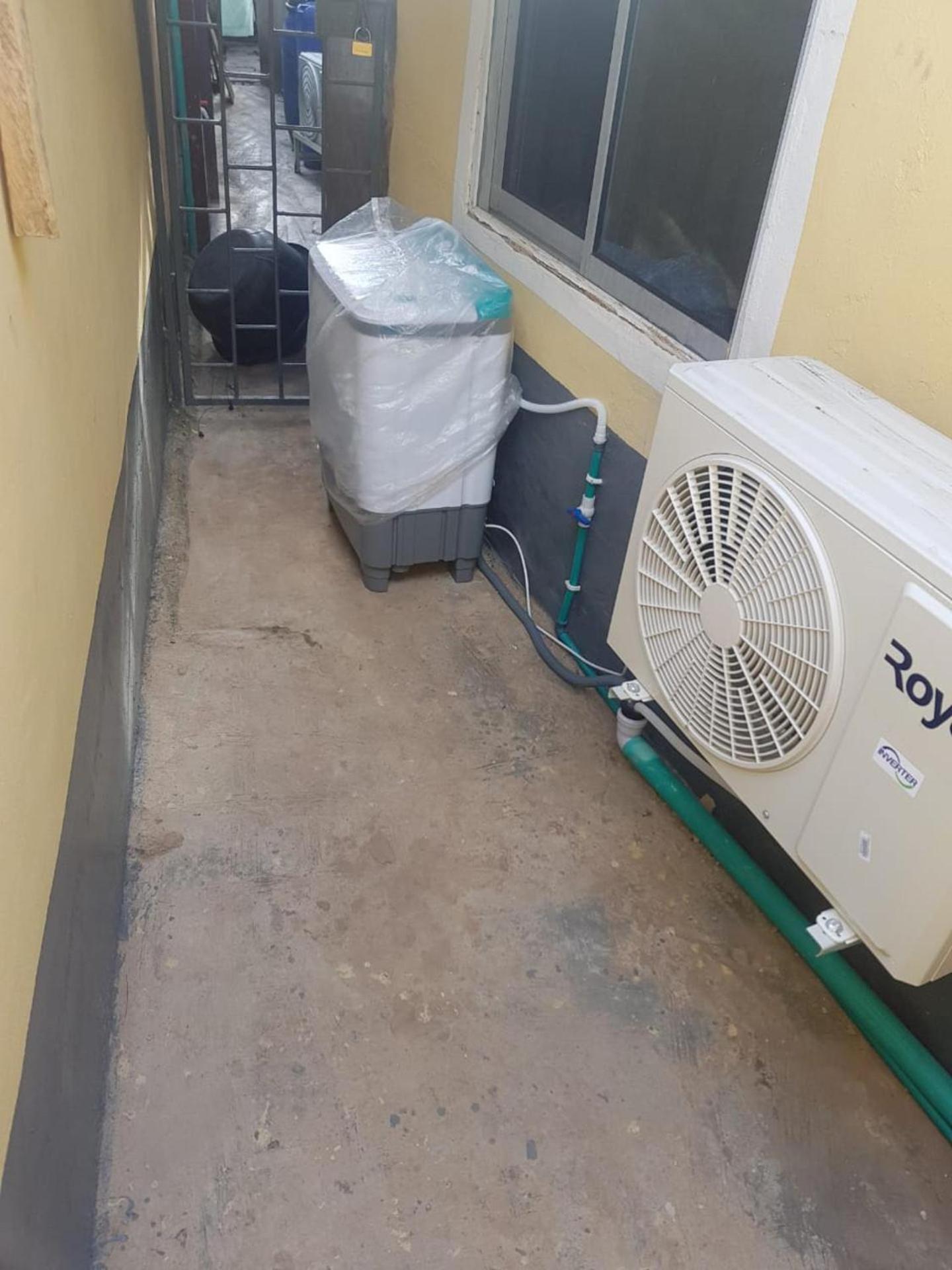 Lagos 1-Bed Apt Sleeps 2 with AirCon & Parking