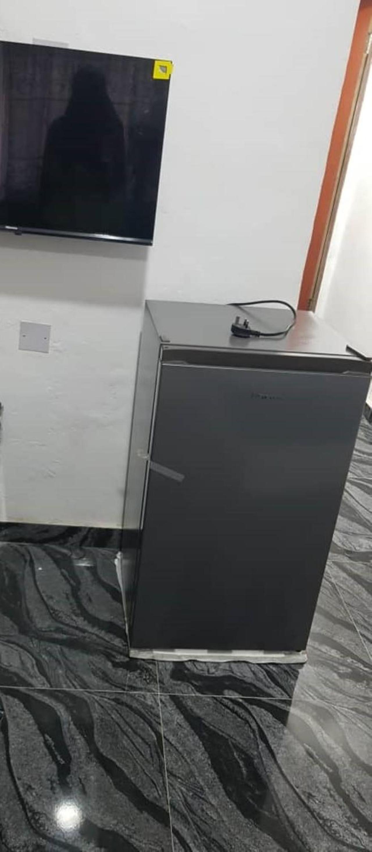 Lagos 1-Bed Apt Sleeps 2 with AirCon & Parking