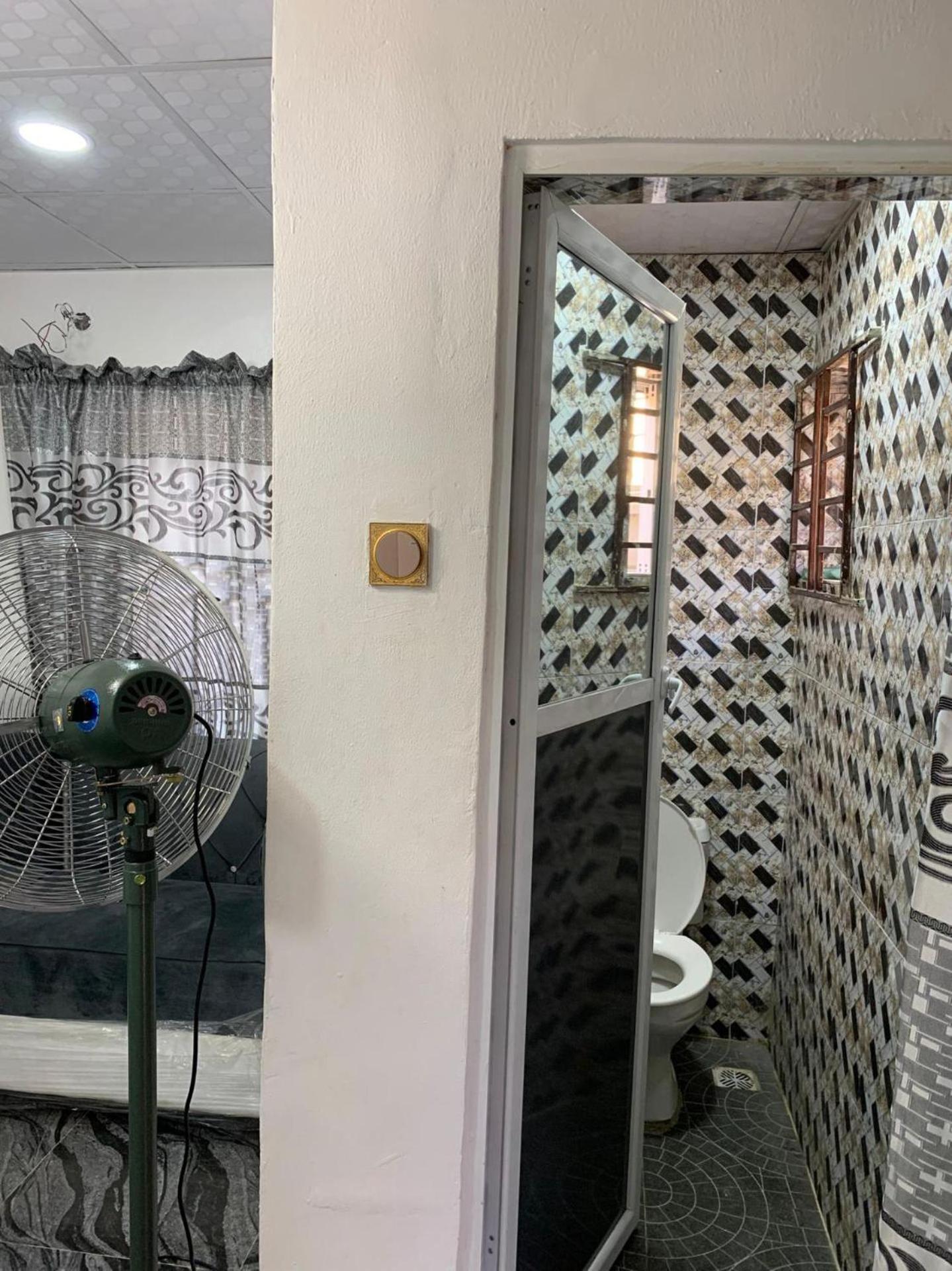 Lagos 1-Bed Apt Sleeps 2 with AirCon & Parking