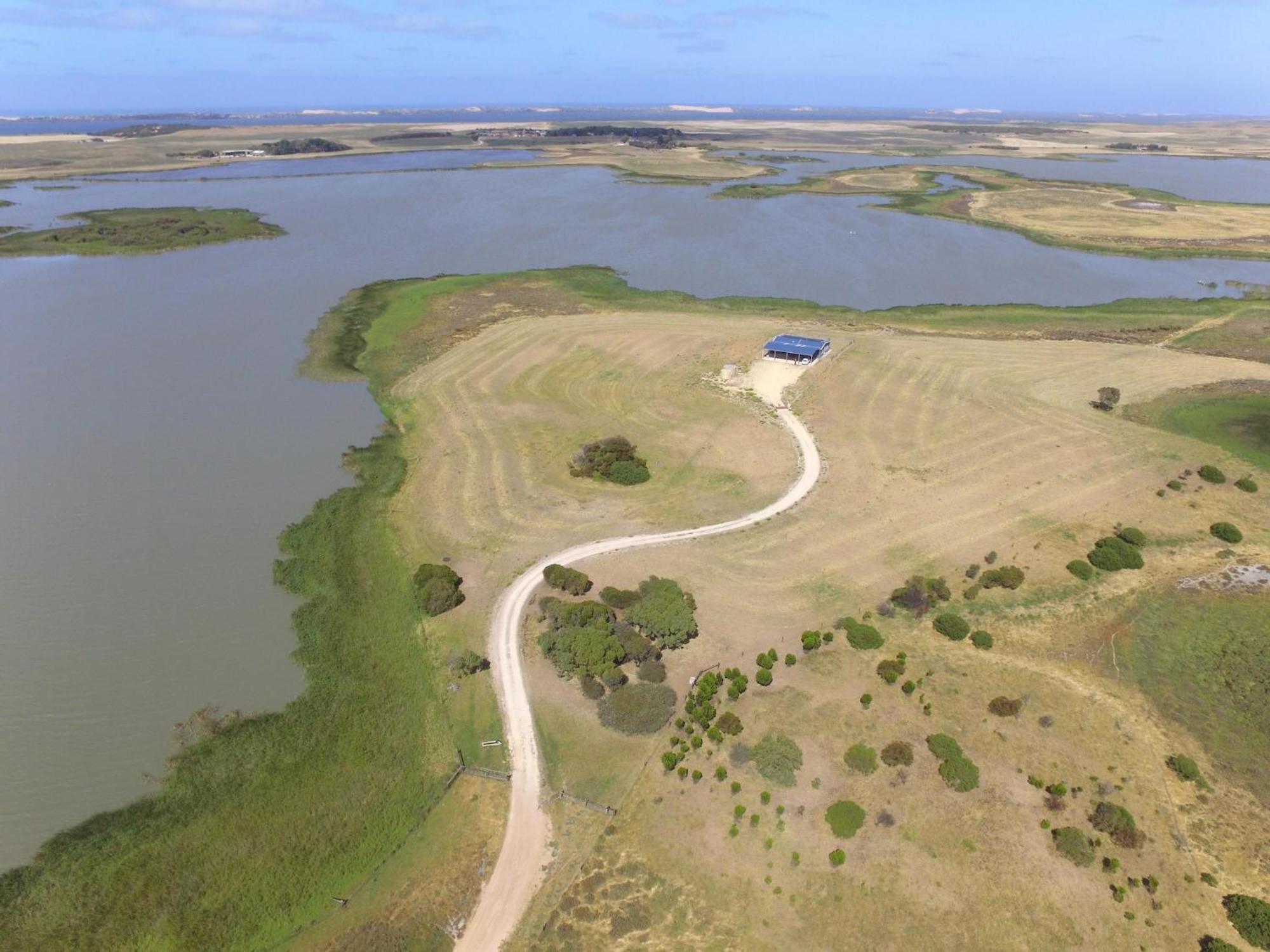 Unwind Private Island Getaway - Lakefront