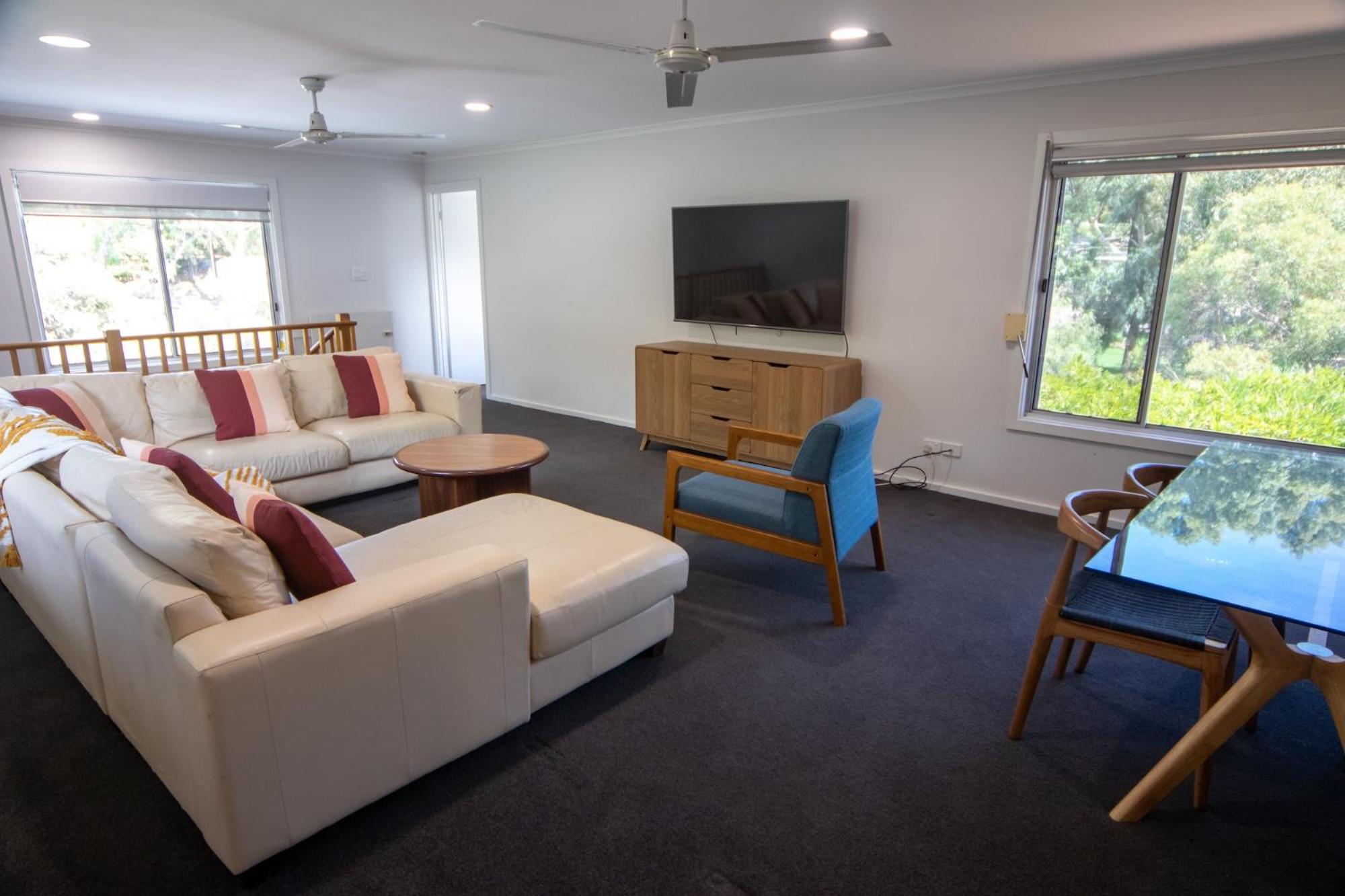 Sandy Pool Shack - Pet Friendly