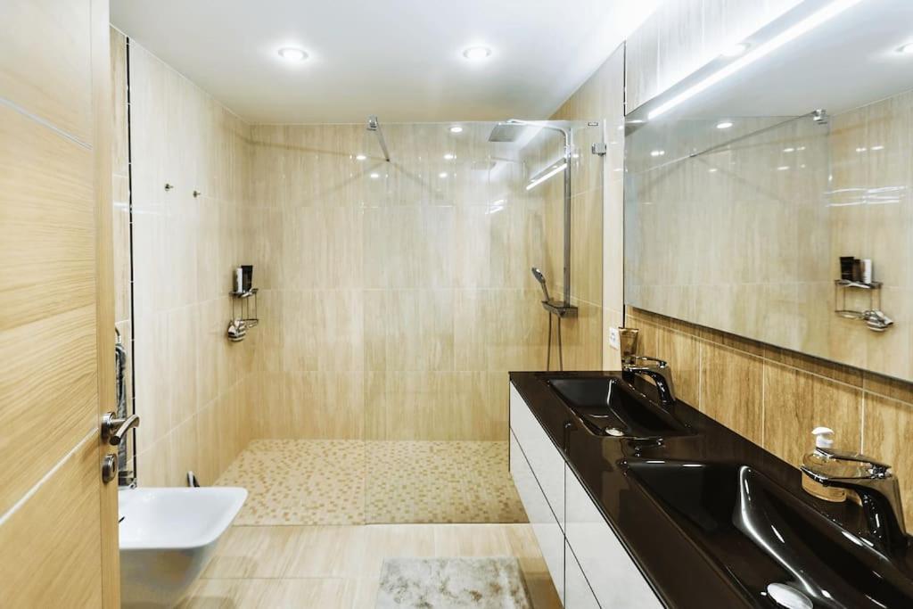 Montreux Lake View Apartment 4 Bedrooms