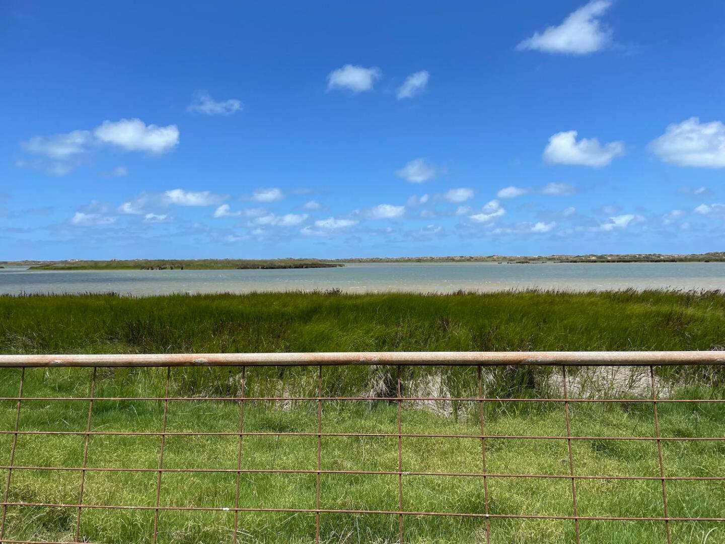 The Swans Cottage - Walking Path To Bird Blind