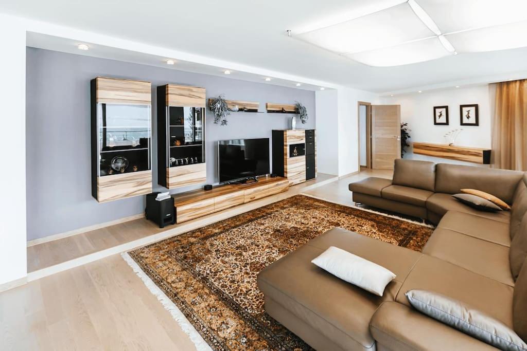 Montreux Lake View Apartment 4 Bedrooms