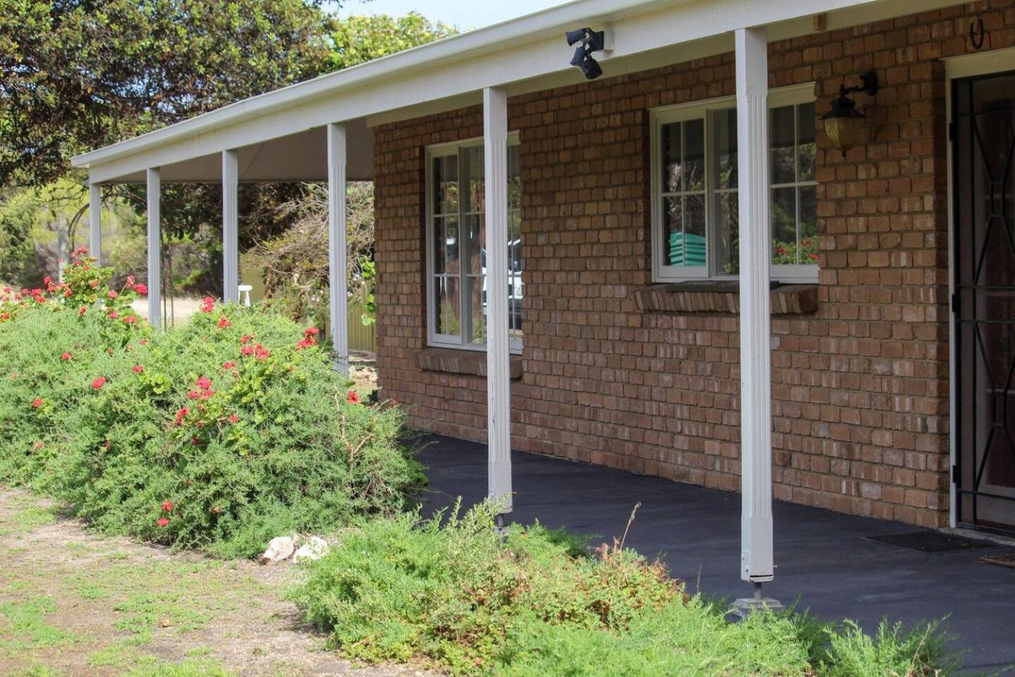 The Swans Cottage - Walking Path To Bird Blind