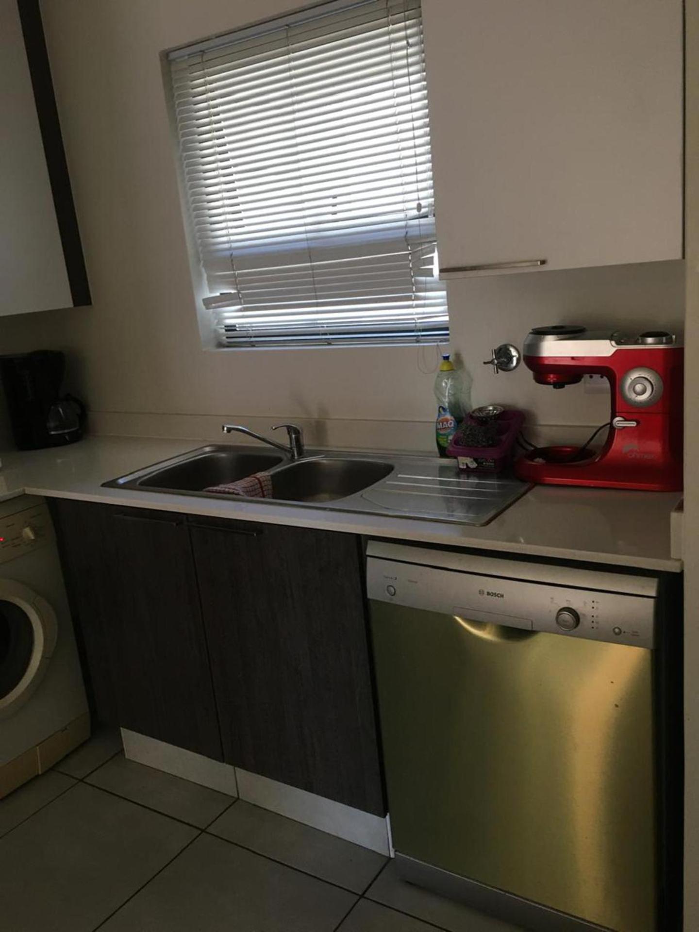 Pool-Bbq-3Br-2Baths-Parking-Safe-Family-Friendly view 3
