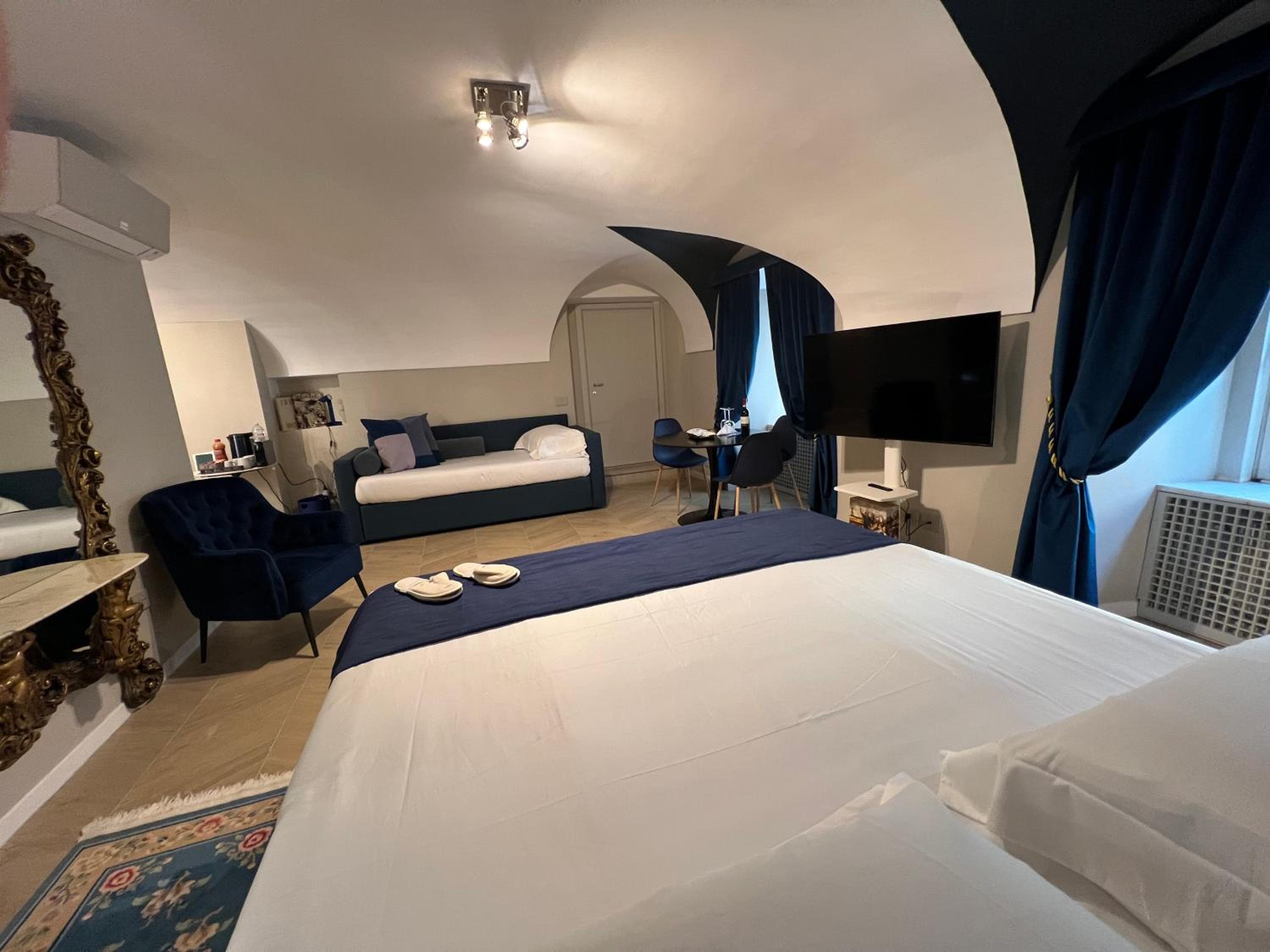 Rome luxury blue suites- IMPERIAL