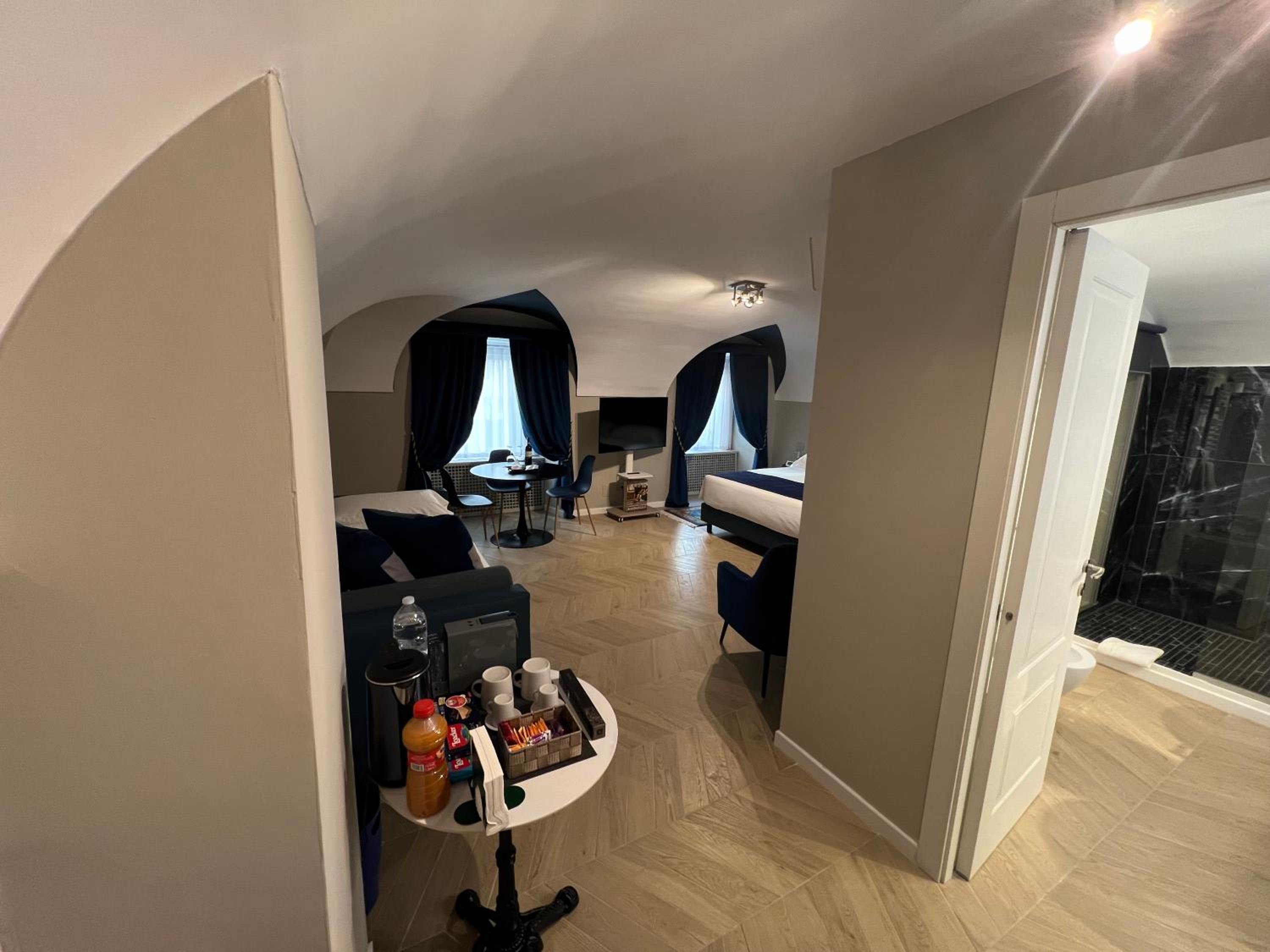 Rome luxury blue suites- IMPERIAL
