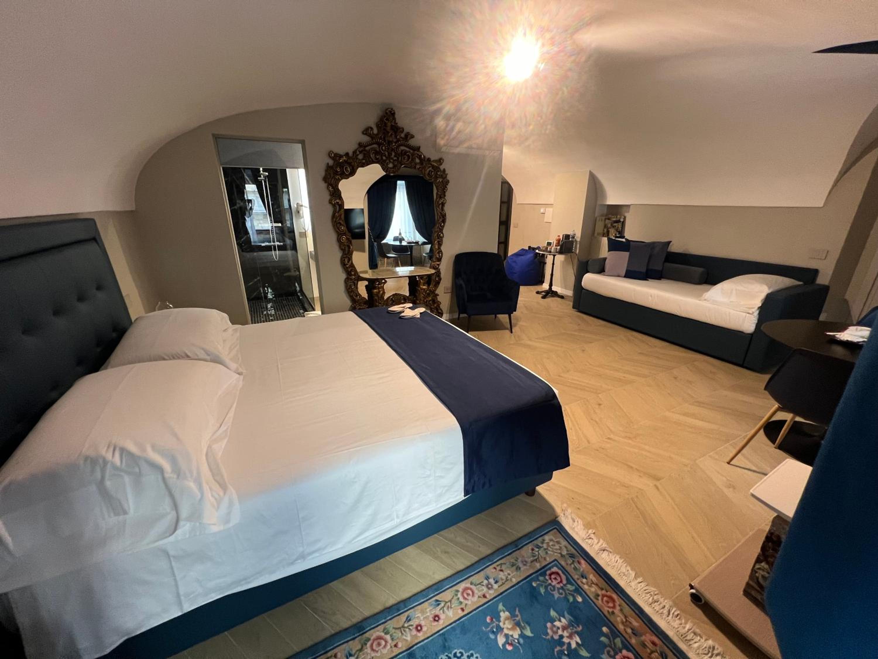 Rome luxury blue suites- IMPERIAL
