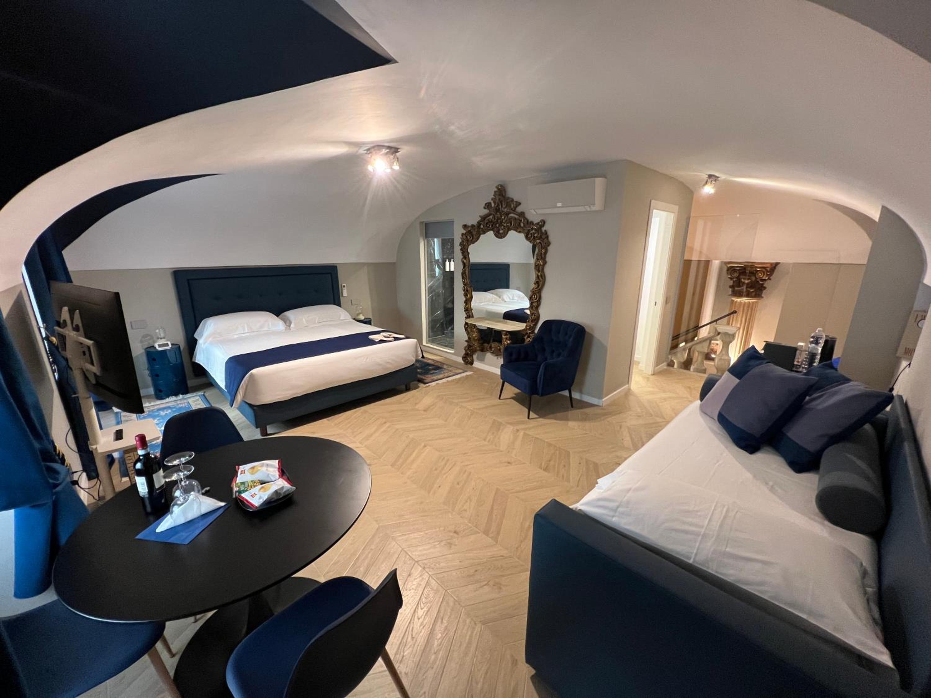 Rome luxury blue suites- IMPERIAL
