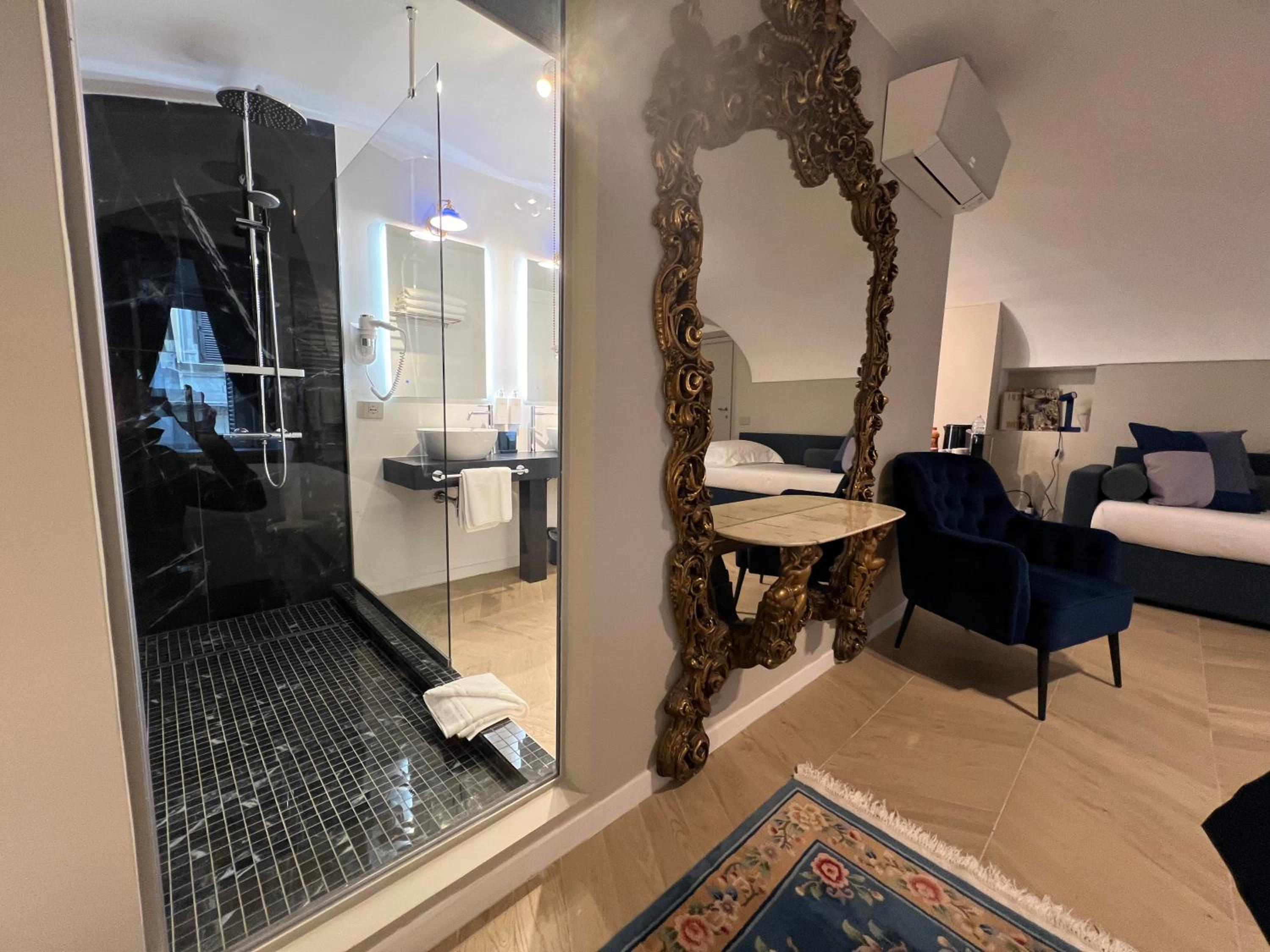Rome luxury blue suites- IMPERIAL