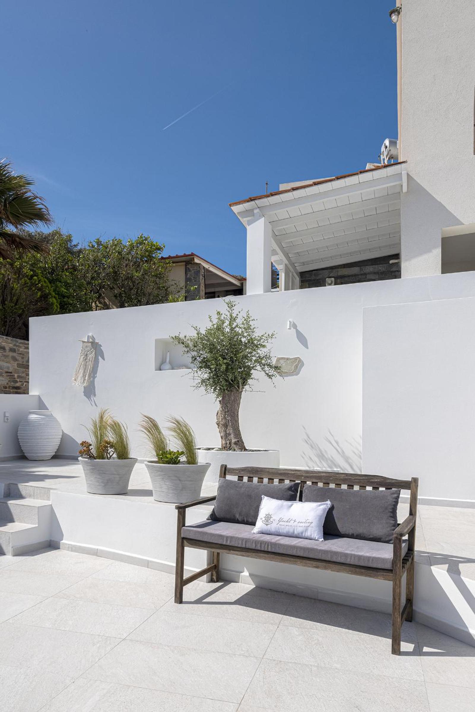 Restia Seaside Apartment I, 50m from Megas Gialos Beach view 5