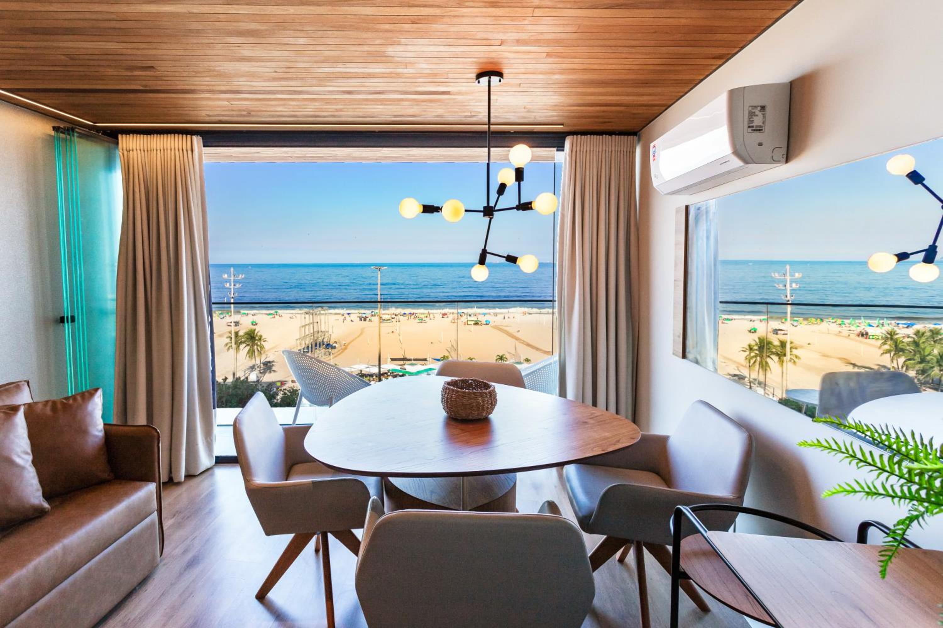 Luxuosos Apartamentos por Temporada na Atlântica à Beira-Mar, Copacabana