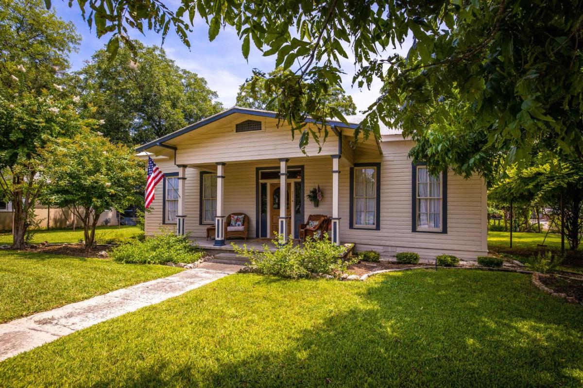Blessing Haus - Charming Historic Home Blocks From Schlitterbahn!