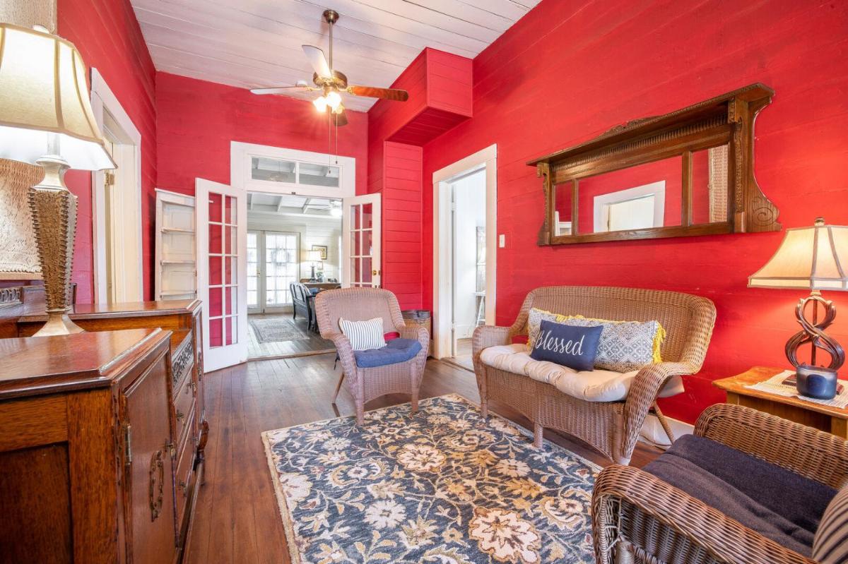 Blessing Haus - Charming Historic Home Blocks From Schlitterbahn!
