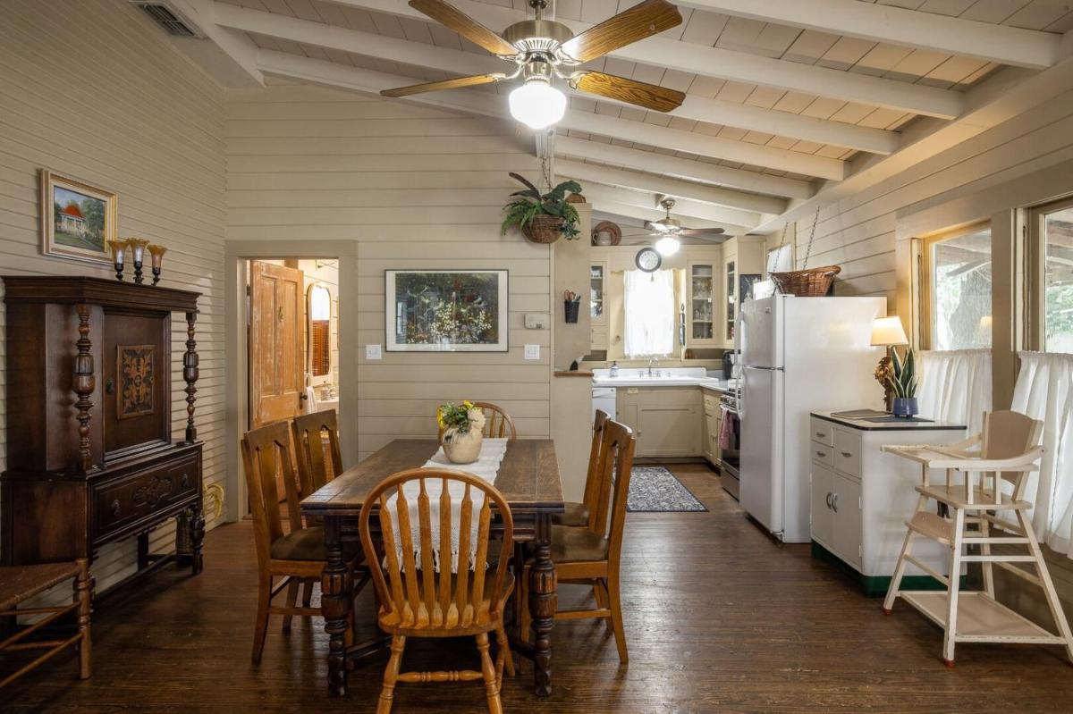 Blessing Haus - Charming Historic Home Blocks From Schlitterbahn!