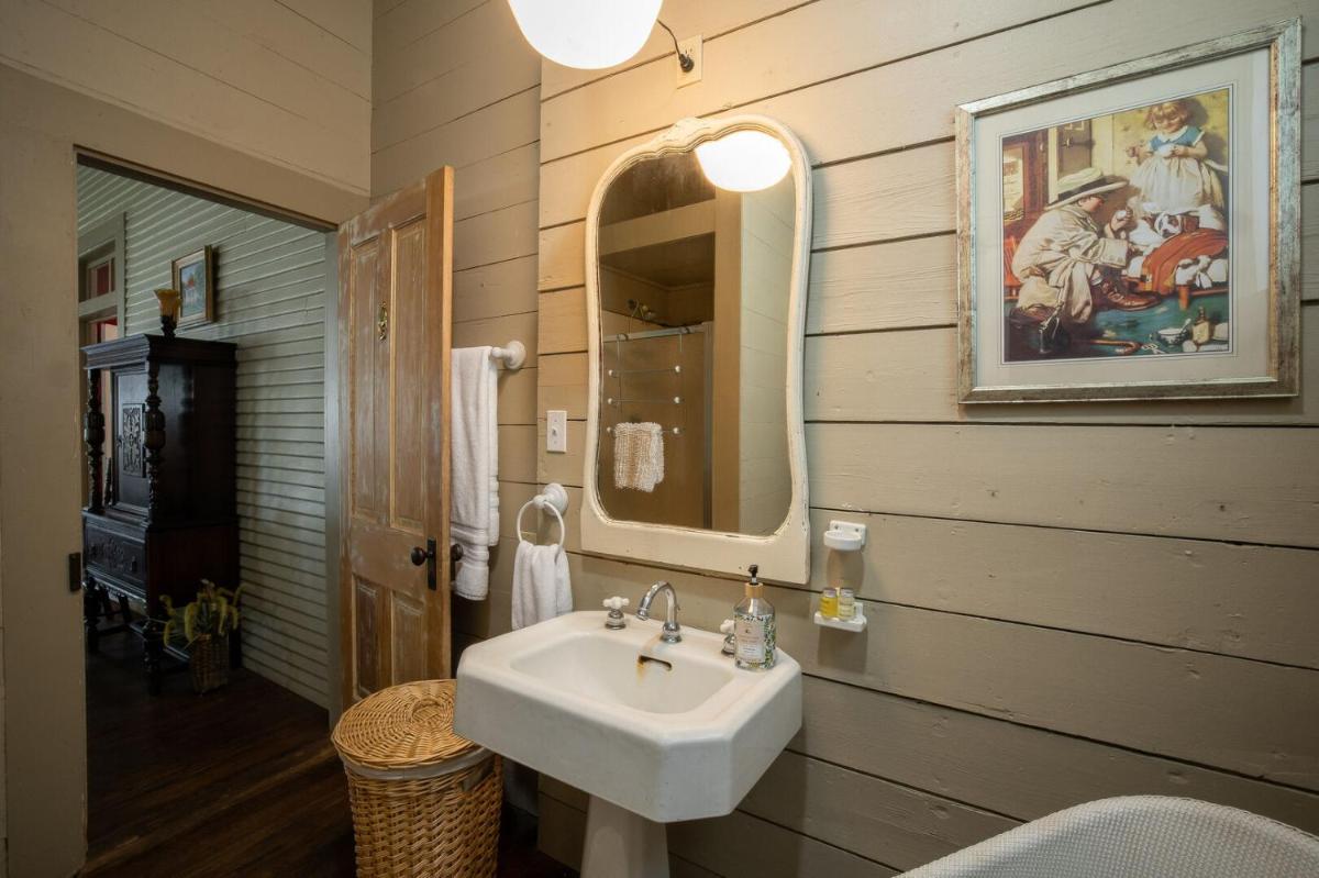 Blessing Haus - Charming Historic Home Blocks From Schlitterbahn!