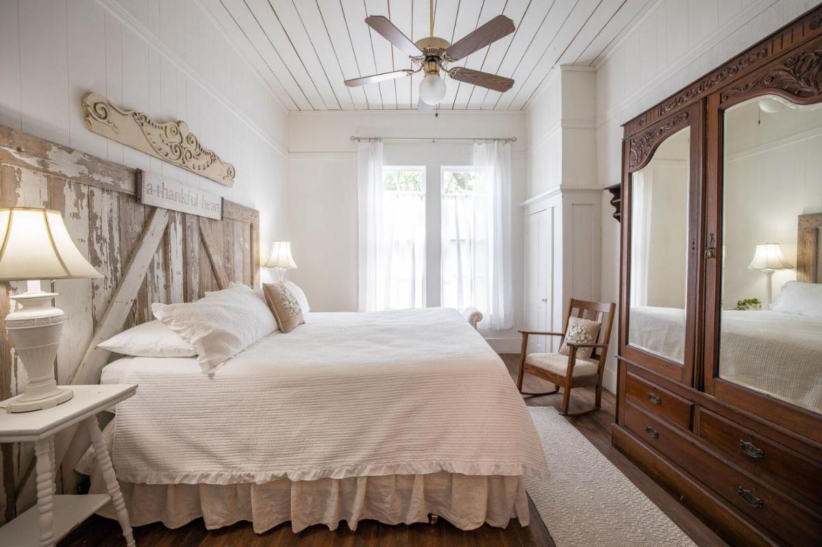 Blessing Haus - Charming Historic Home Blocks From Schlitterbahn!