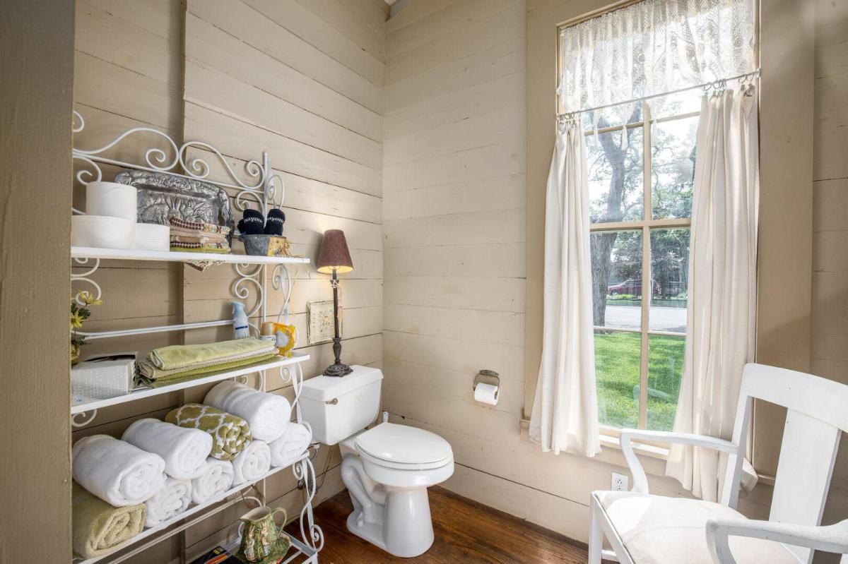 Blessing Haus - Charming Historic Home Blocks From Schlitterbahn!