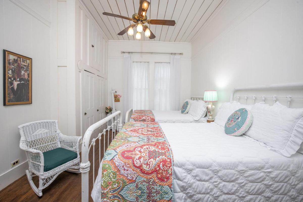 Blessing Haus - Charming Historic Home Blocks From Schlitterbahn!
