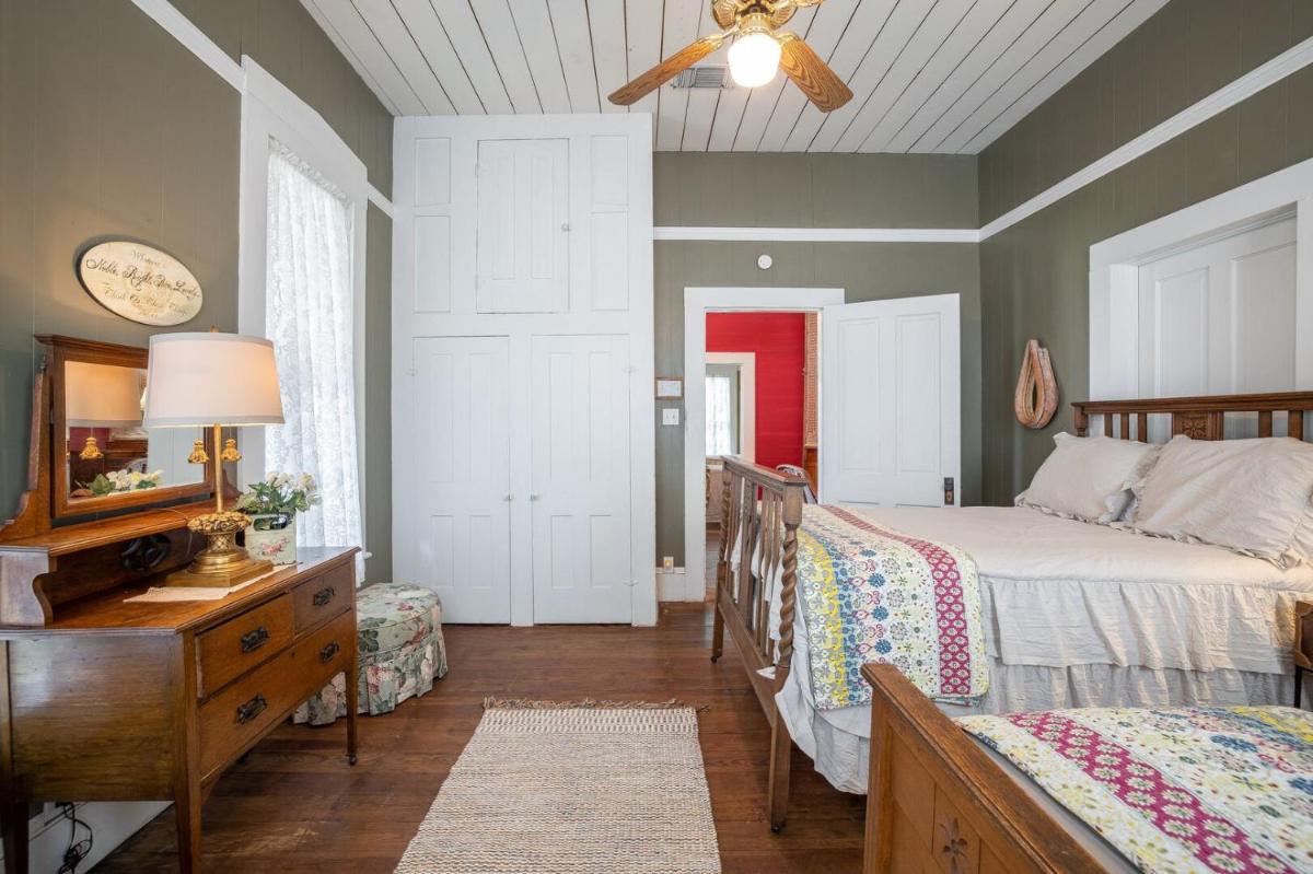 Blessing Haus - Charming Historic Home Blocks From Schlitterbahn!