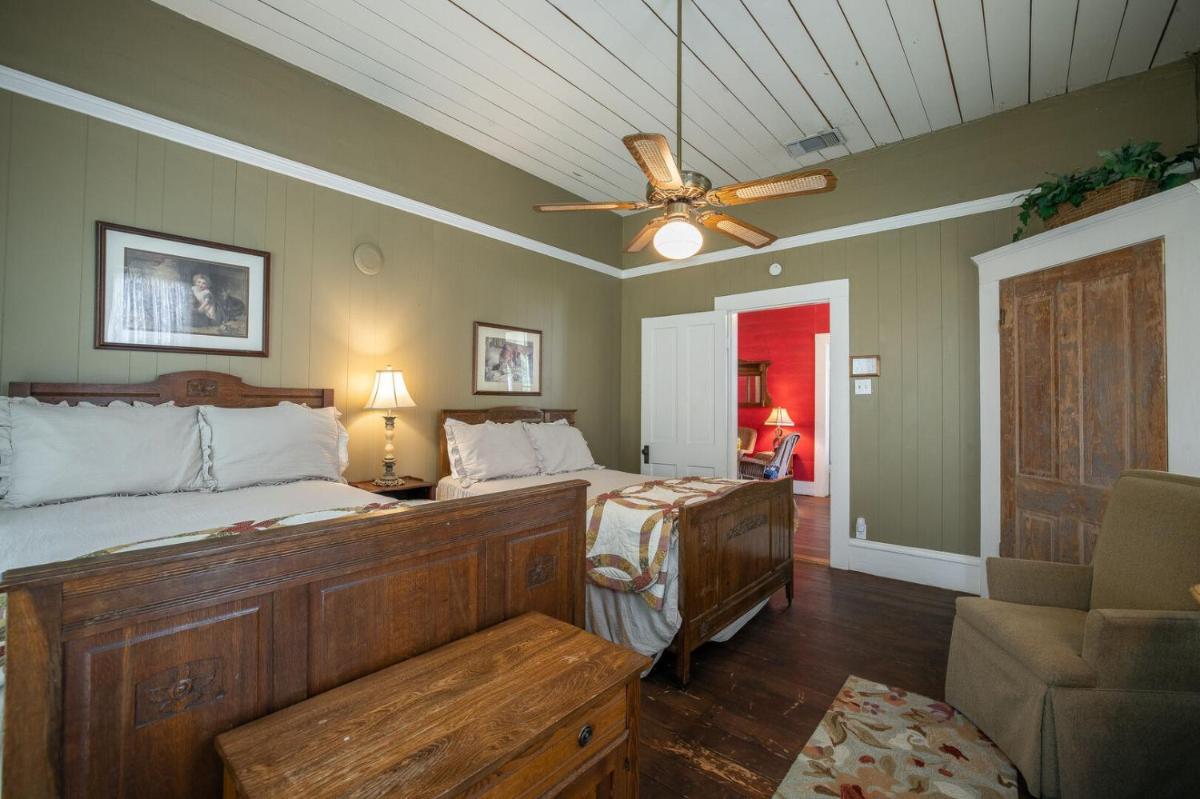 Blessing Haus - Charming Historic Home Blocks From Schlitterbahn!