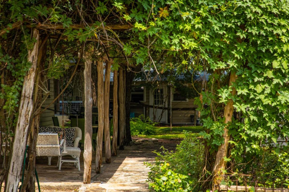 Blessing Haus - Charming Historic Home Blocks From Schlitterbahn!