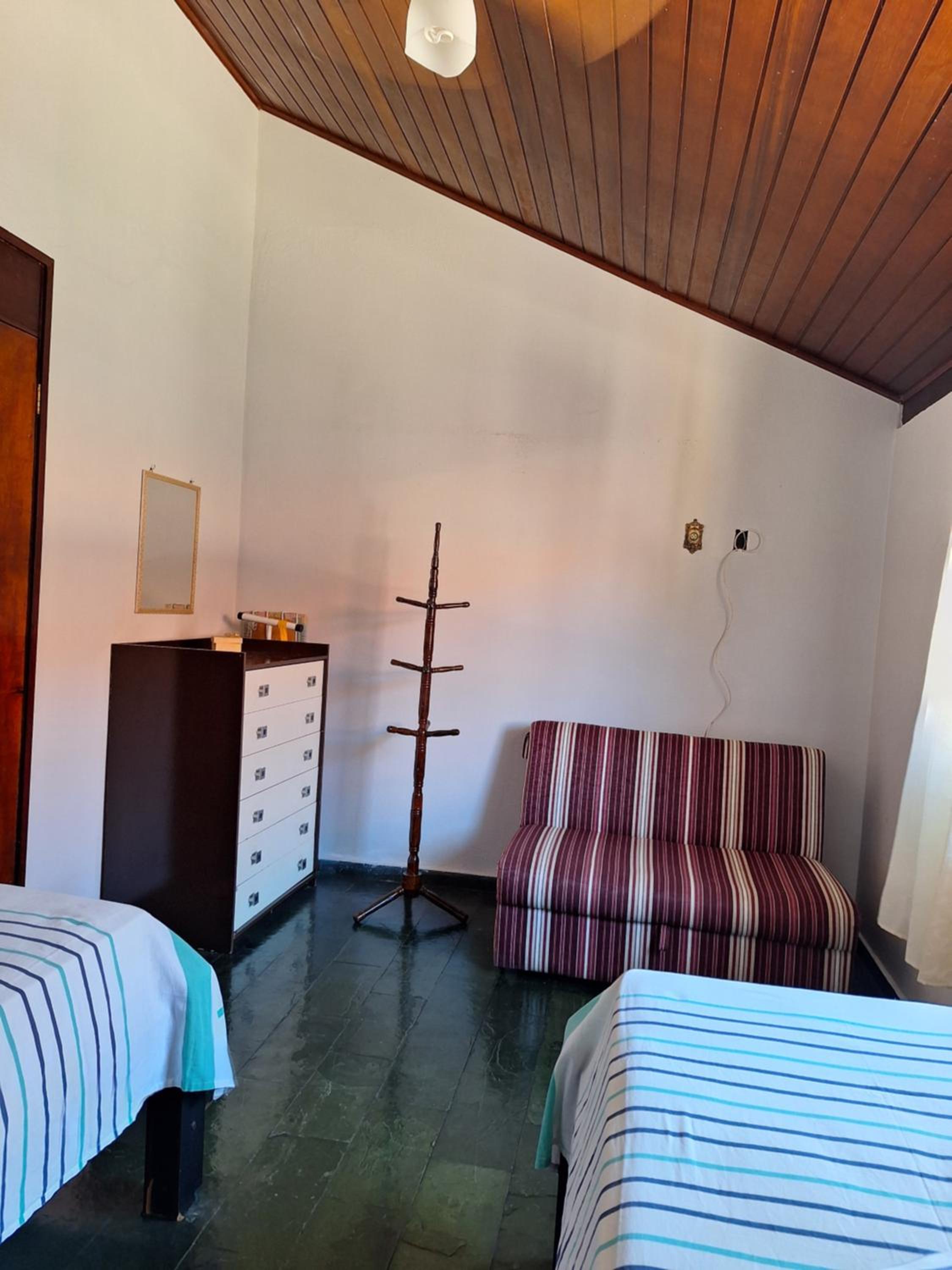 Casa completa em Peró!