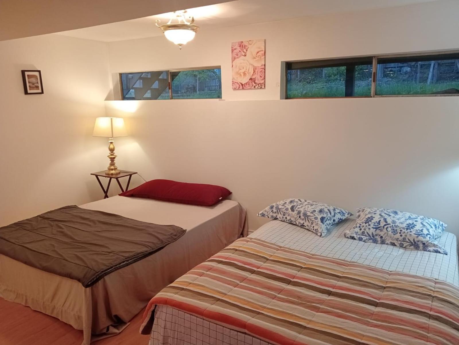 Beautiful Spacious Twin Room Set for Family or Groups upto 6 Adults Near Guildford Mall G4