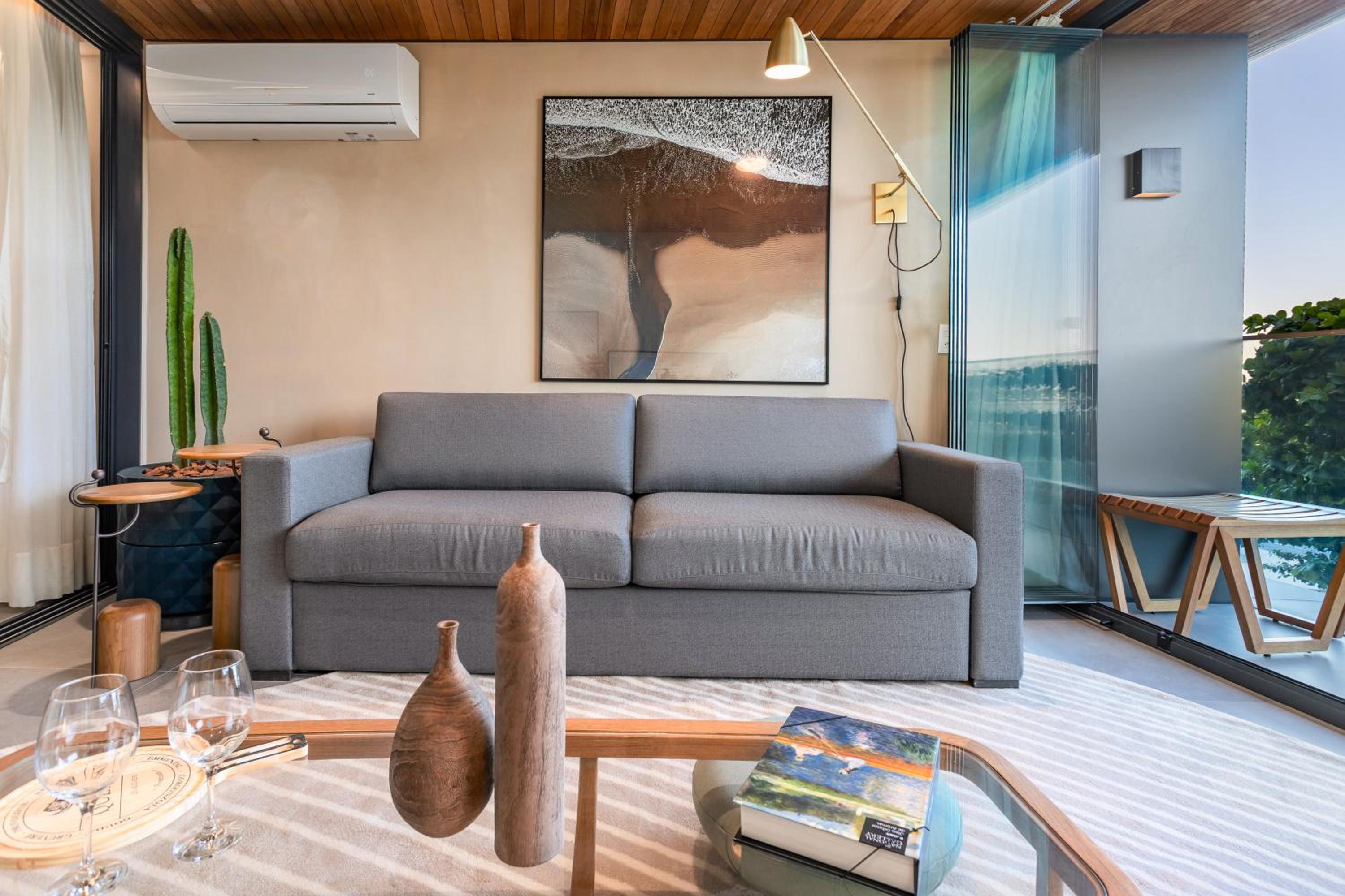 Luxuosos Apartamentos por Temporada na Atlântica à Beira-Mar, Copacabana