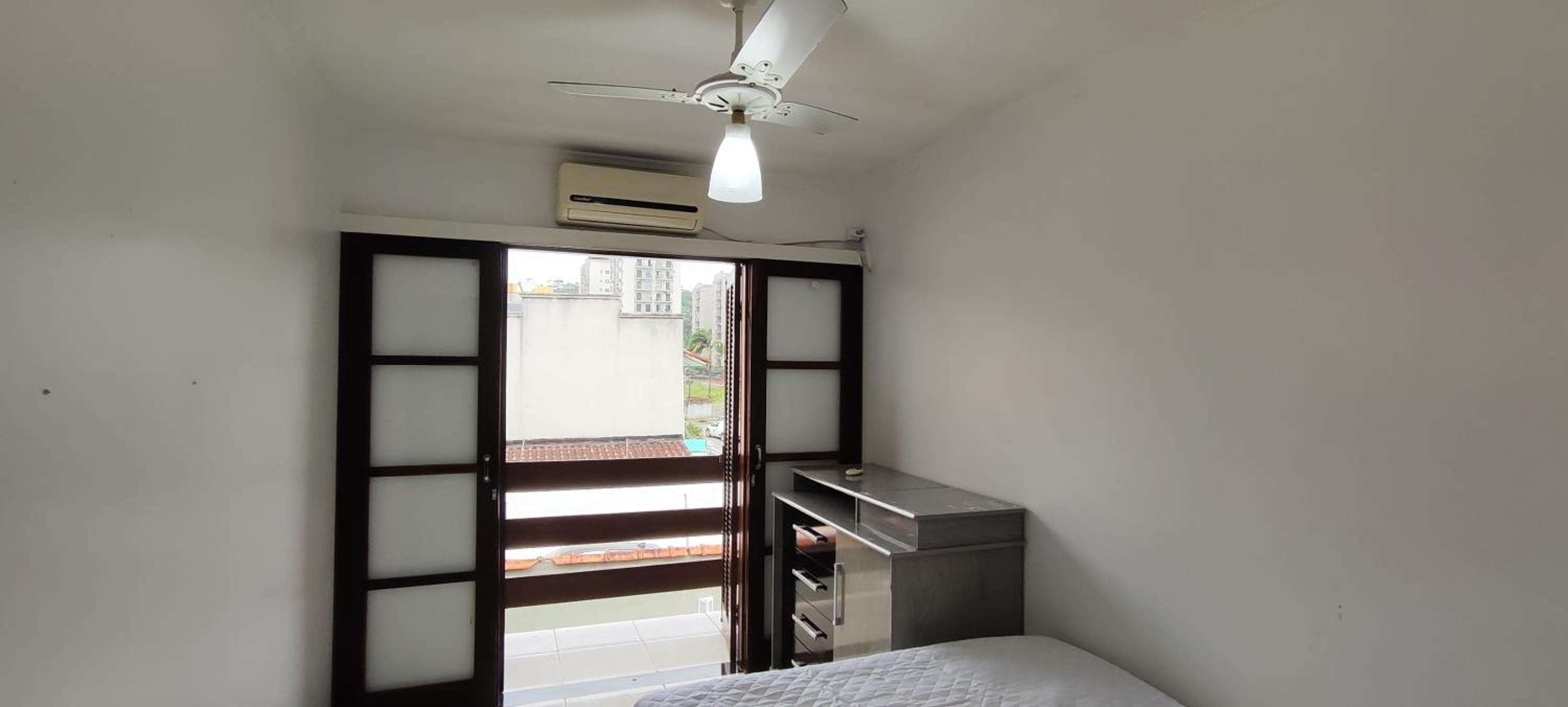 Casa com Wi-Fi Qualidade- Ar Condicionado - Completa - Praia da Enseada