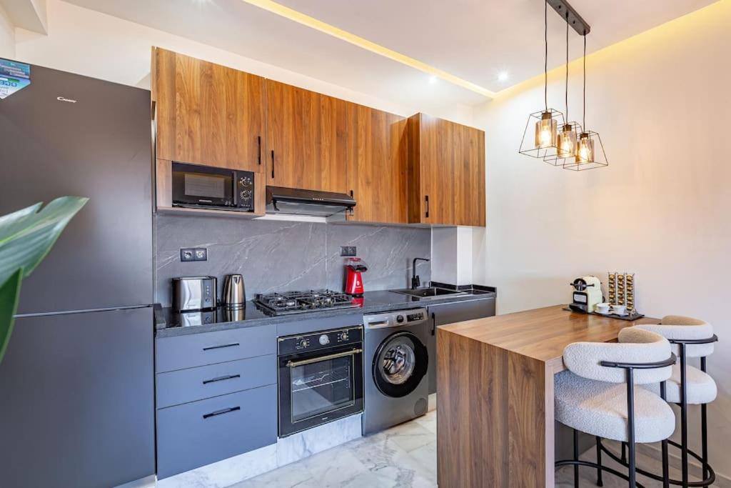 Luxury Apartment Gueliz, Cinema Bedroom Experience view 5
