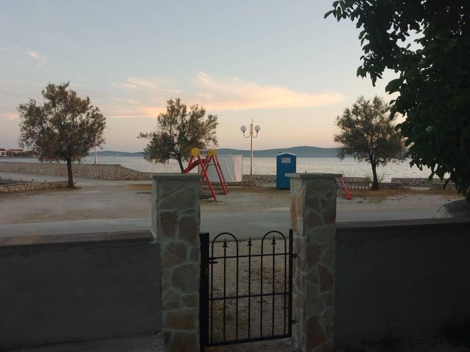 Erdgeschosswohnung mit Terrasse mit Meerblick, nur wenige Meter von Strand und Meer entfernt view 2