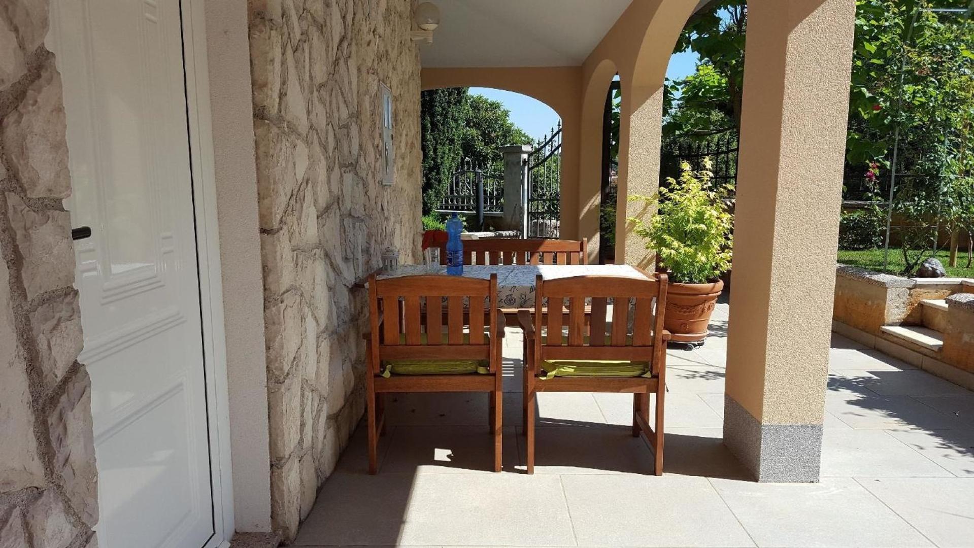 Studio-Apartement in Banjole mit Garten, Terrasse view 3