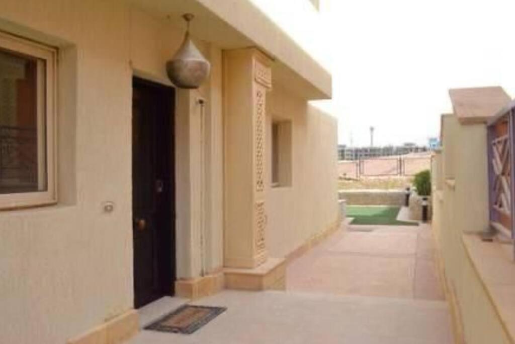Magnificent 5-bedrooms with Rooftop & Pool Access - No mixed Egyptian groups