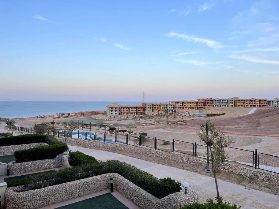 Magnificent 5-bedrooms with Rooftop & Pool Access - No mixed Egyptian groups
