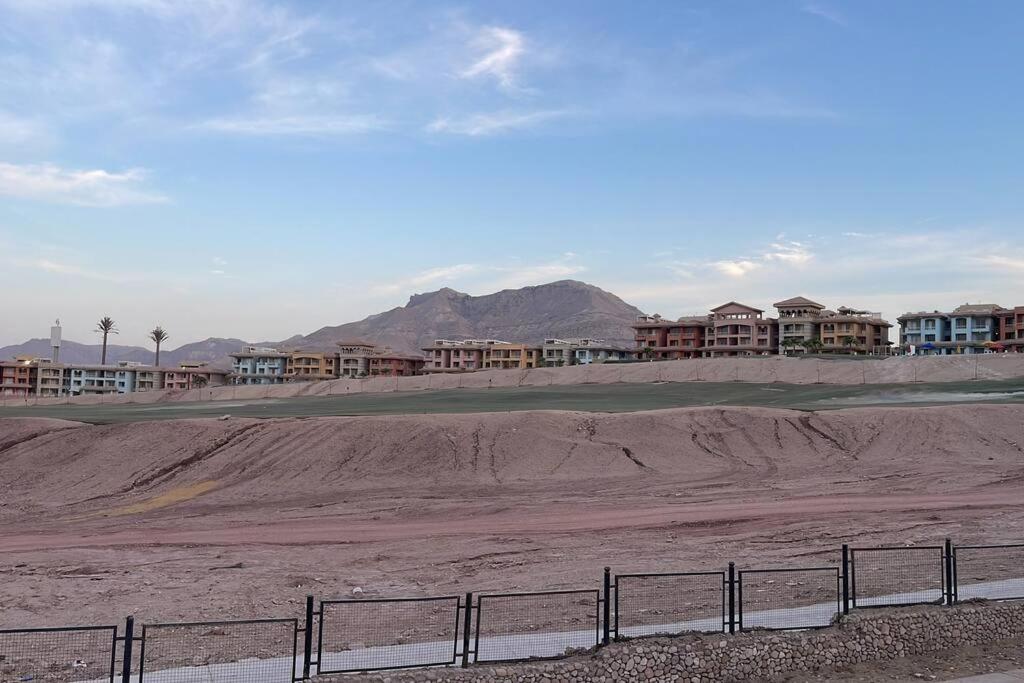 Magnificent 5-bedrooms with Rooftop & Pool Access - No mixed Egyptian groups