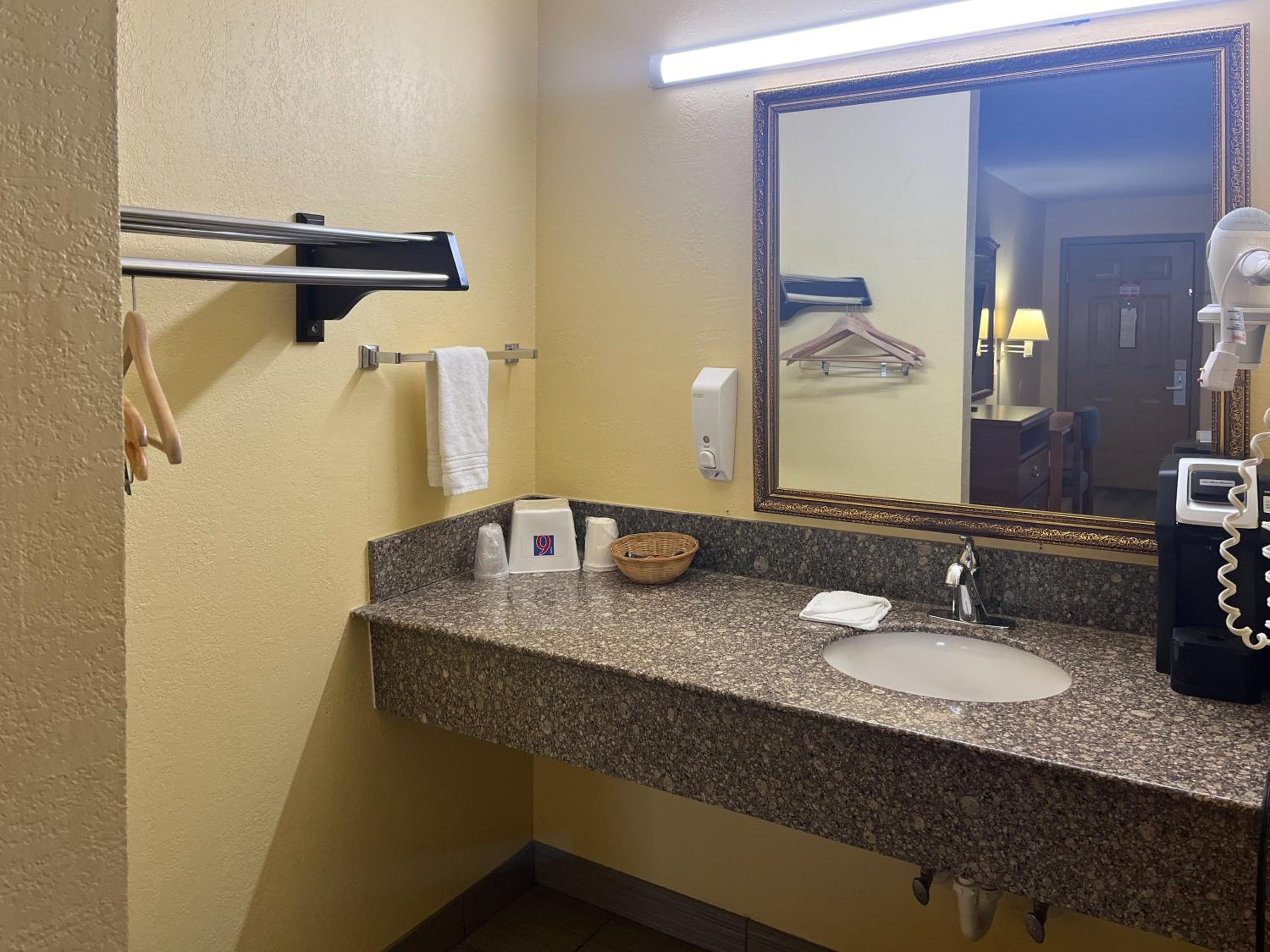 Motel 6 Morrilton, AR - Property Image 10