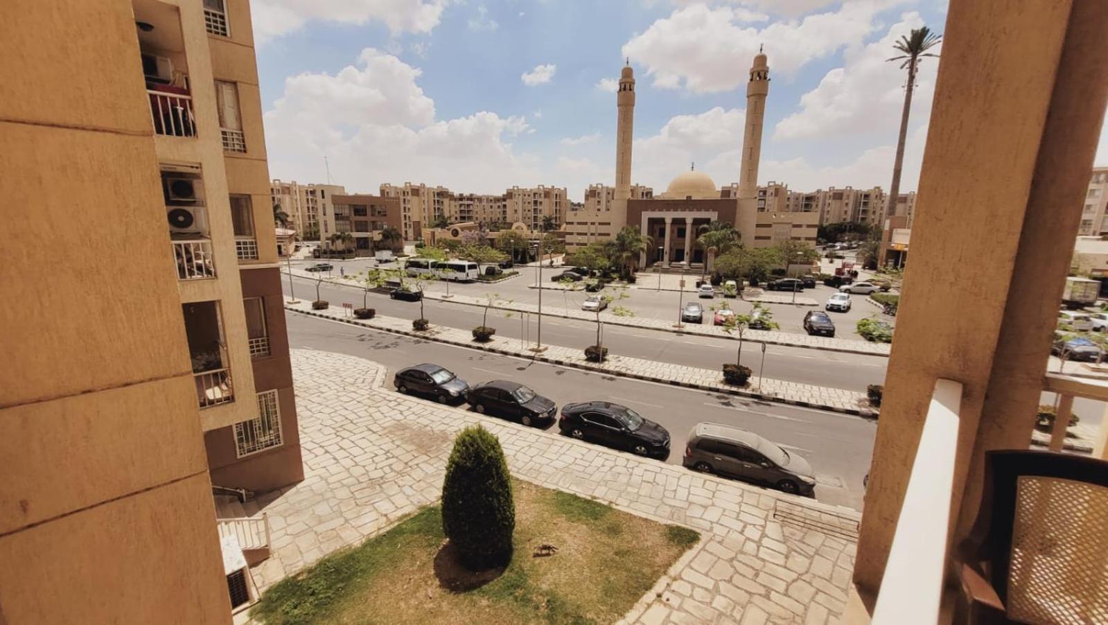 Smart Space,Chill Vaibes-2BR Apartment in a Prime Spot view 4