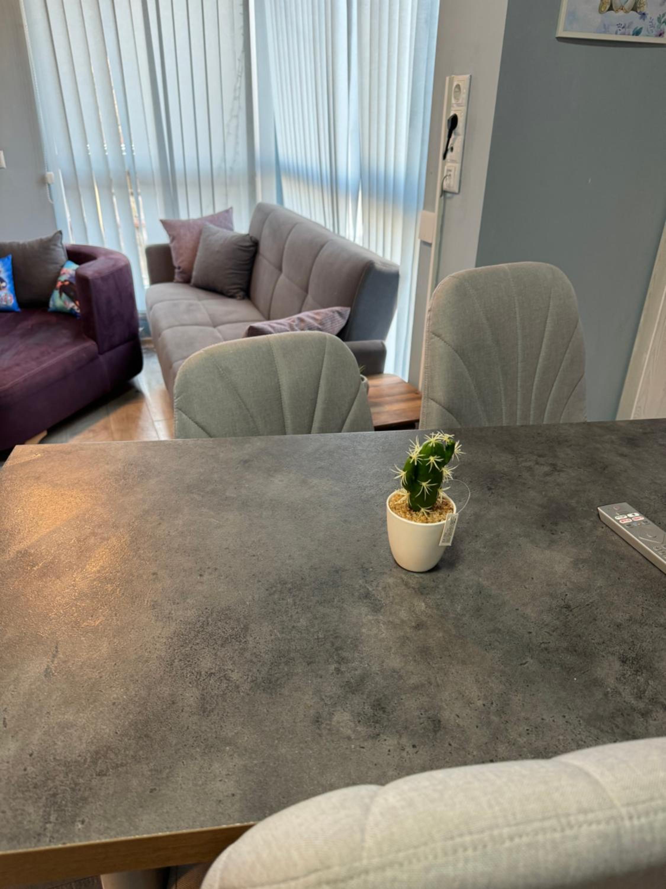 2-Bedroom with Private Parking fast WiFi 3-AirCon 3-SmartTVs WorkDesk Youtube Premium and Netflix