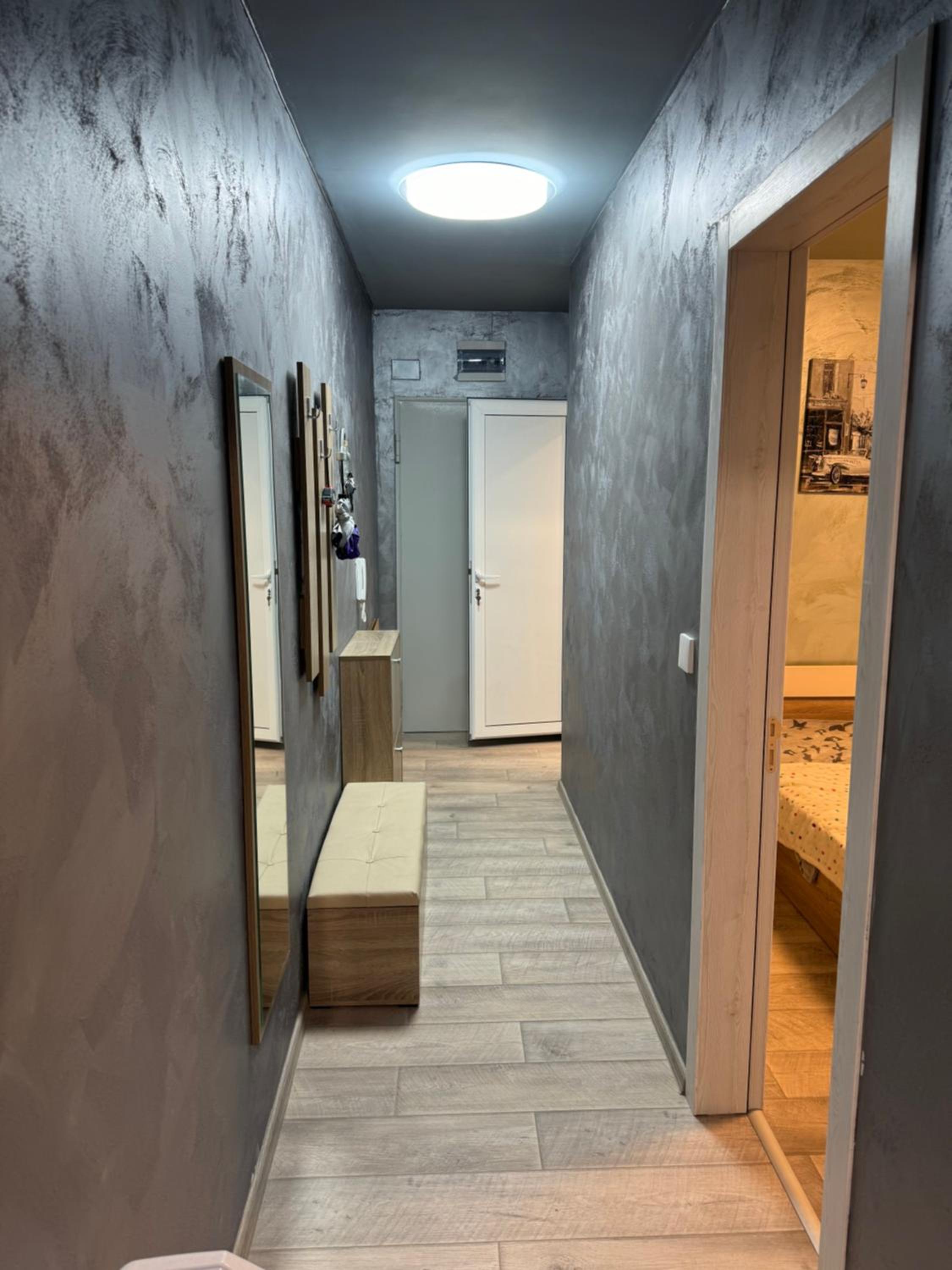 2-Bedroom with Private Parking fast WiFi 3-AirCon 3-SmartTVs WorkDesk Youtube Premium and Netflix