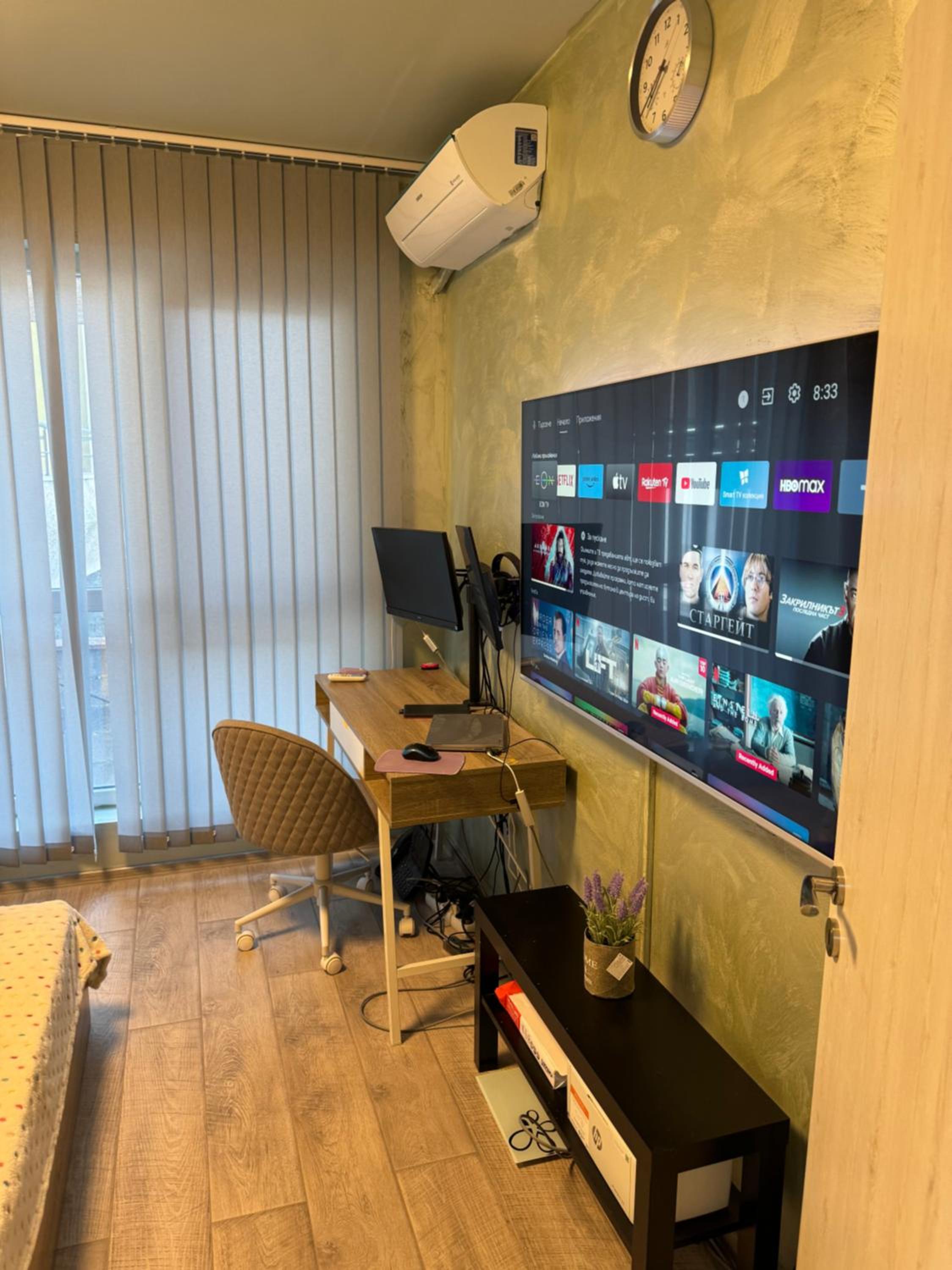 2-Bedroom with Private Parking fast WiFi 3-AirCon 3-SmartTVs WorkDesk Youtube Premium and Netflix