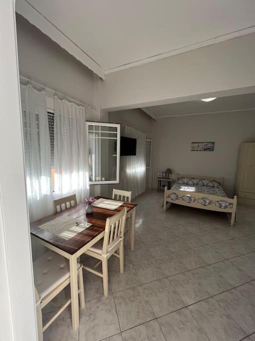 Studio apartment in Nea Karvali view 4